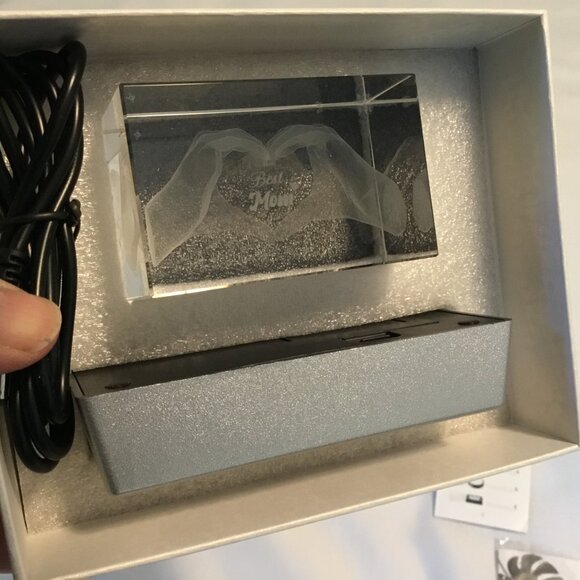 3D Crystal Paperweight Cube Best Moml Laser Etched Acrylic w Light Up Base NIB - Picture 3 of 4